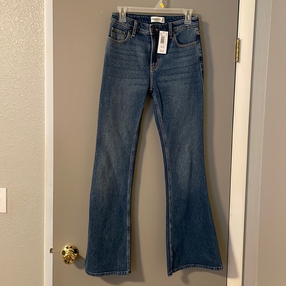 NWT Abercrombie & Fitch the vintage flare high rise jeans size 26/2. - Picture 2 of 8
